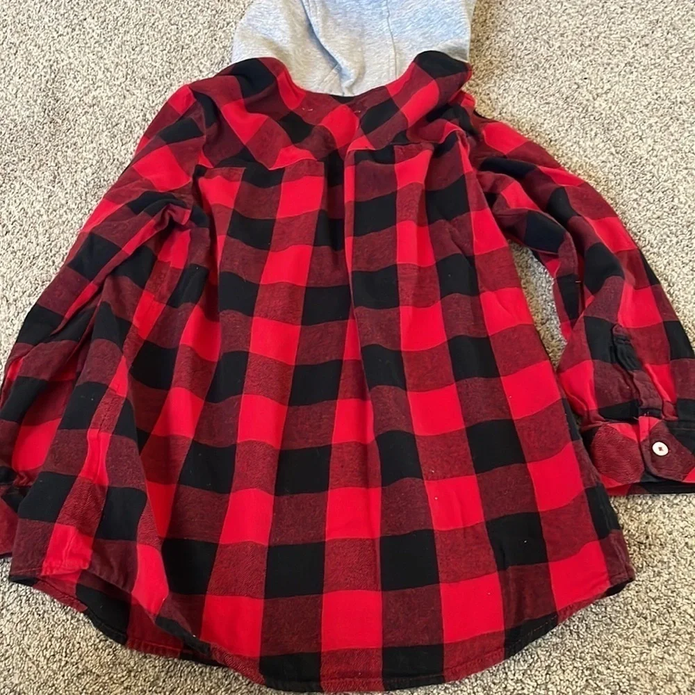 ⭐️ 3 for $20 Levis boys Red and Black Plaid Hooded Shirt